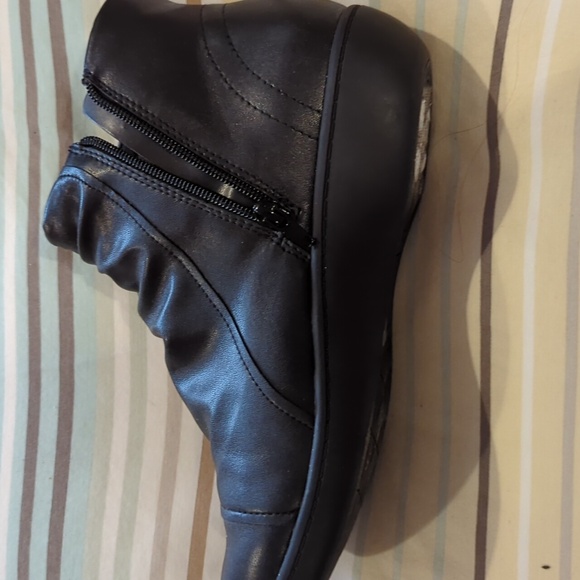 Black ankle boot - Picture 3 of 5
